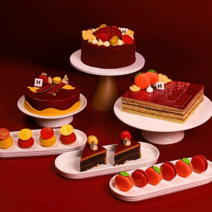 Lunar Opera Gateau